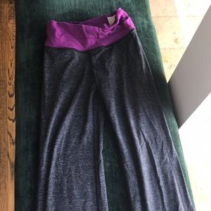 Grey lulu lemon yoga pants